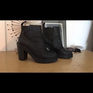 Womens size 9 doc marten boots. Great boots!